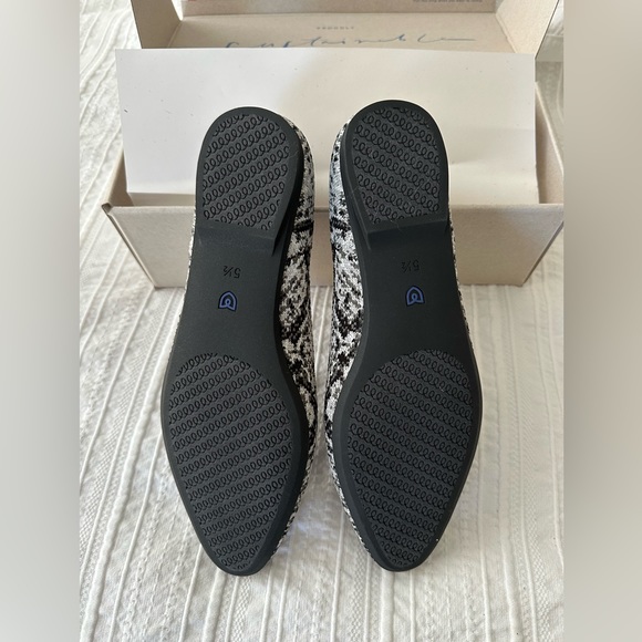 NWB Rothy’s (almond pointed) The Almond Loafer Size 5.5 Python Women’s Flats - Picture 2 of 7